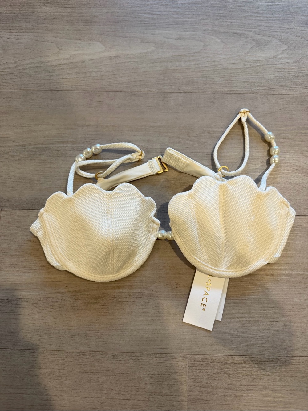 New with tags! L*Space sunrise shell bikini top in cream